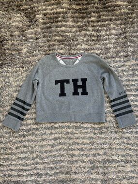 Tommy Hilfiger Grey Crew Sweatshirt with Black 'TH' Logo Size M